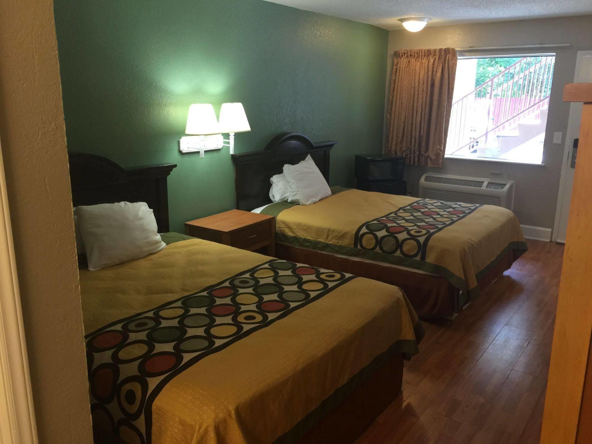 ซูเปอร์ 8 บาย วินด์แฮม เดอรัม/ยูนิเวอร์ซิตี้ แอเรีย นอร์ทแคโรไลนา Hotel เดอแรม ภายนอก รูปภาพ