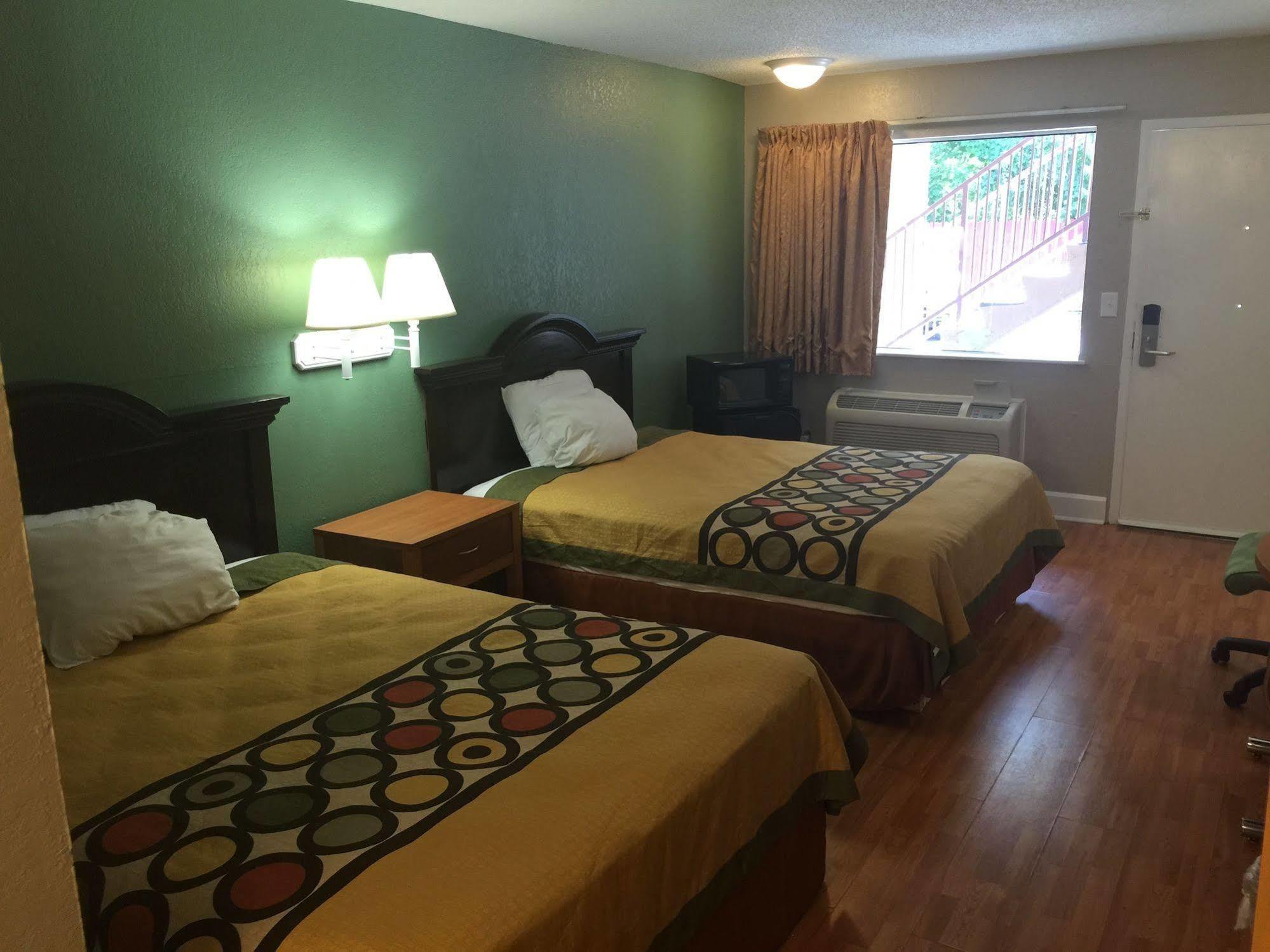 ซูเปอร์ 8 บาย วินด์แฮม เดอรัม/ยูนิเวอร์ซิตี้ แอเรีย นอร์ทแคโรไลนา Hotel เดอแรม ภายนอก รูปภาพ